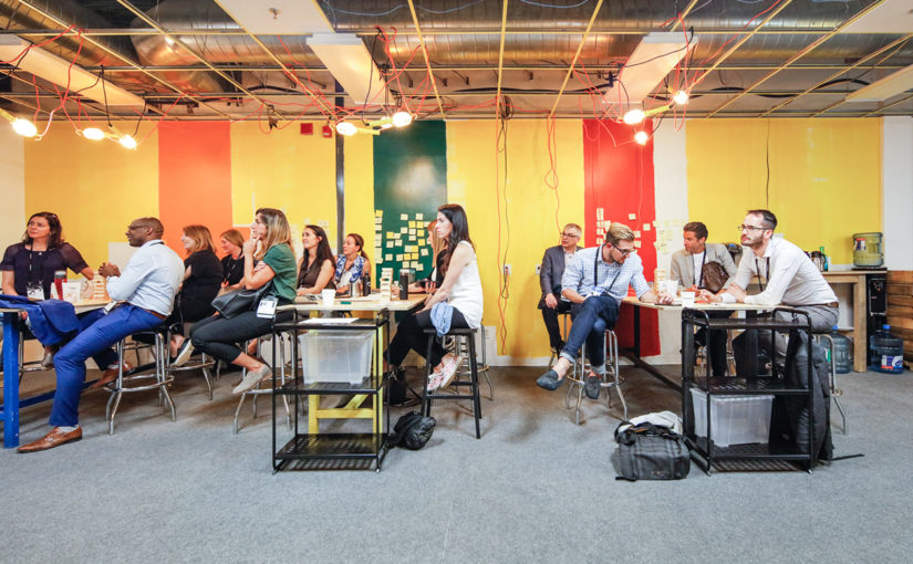 Brainstorm de groupe lors d'un atelier créatif à C2 à Montréal.